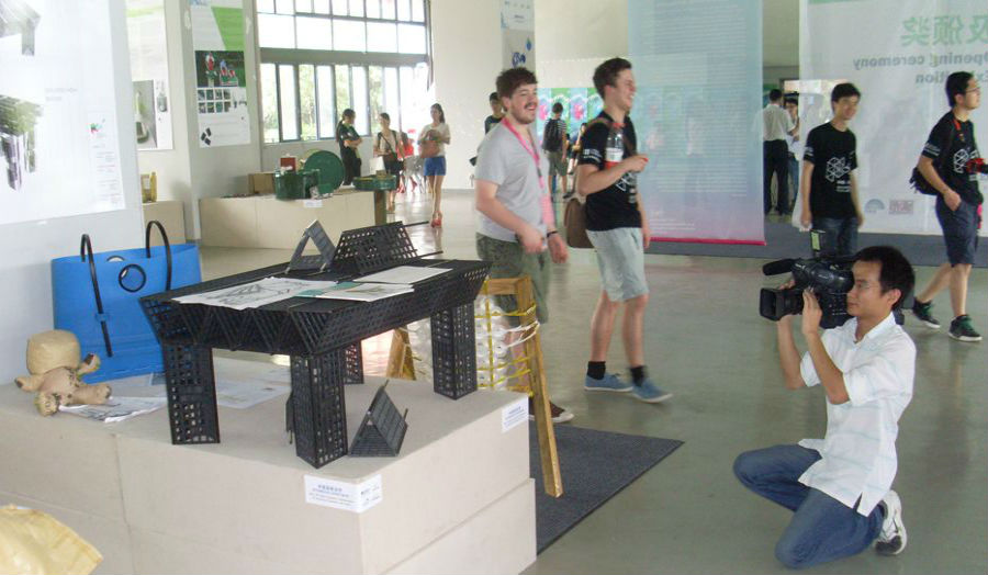 Lightweight 'Bermuda' table made from waste computer keyboard sub-frames. Guangzhou, May 2012 Design