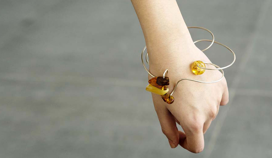 Bracelet (amber and silver wire)