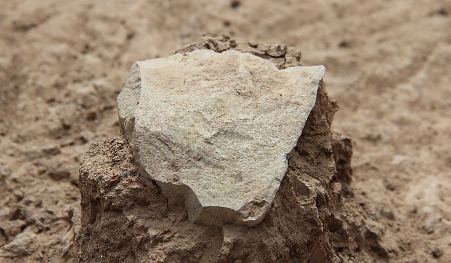Image of the oldest stone tool in the world, 3.3 million years old, unearthed in 2015 in Kenya.
