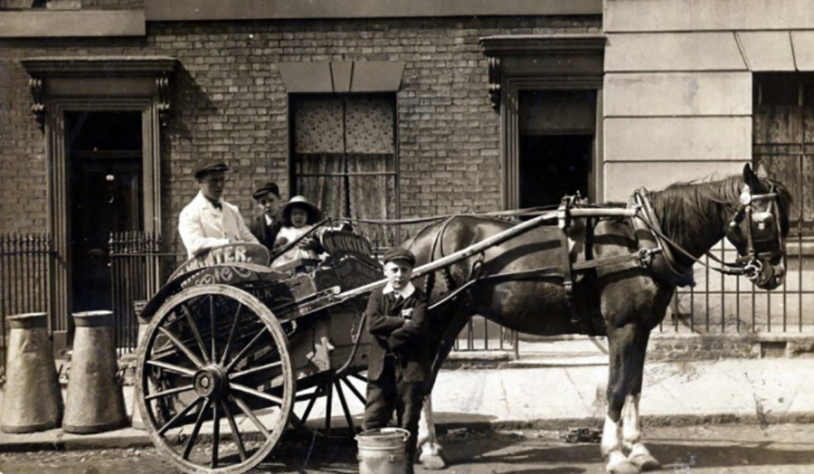 Horse-drawn cart in Islington