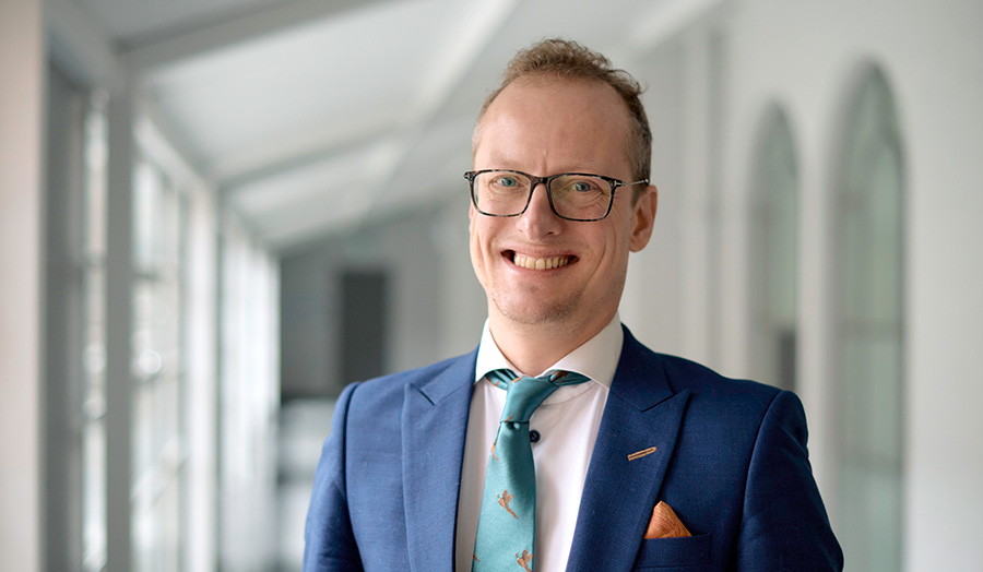 Portrait photo of Independent Governor and Chair, Tijs Broeke