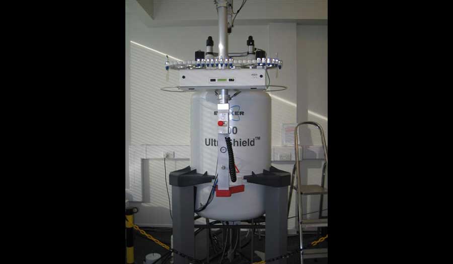 AV500 magnet cryostat machine