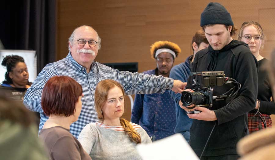 image of Geoff Posner talking with a group of London Met students during his workshop