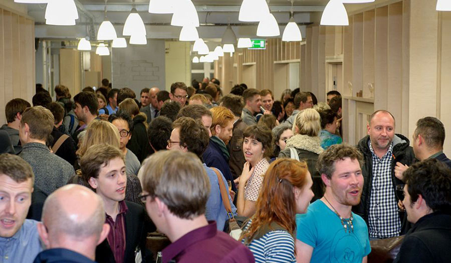 Crowds Gather
In the new boulevard on the 4th Floor