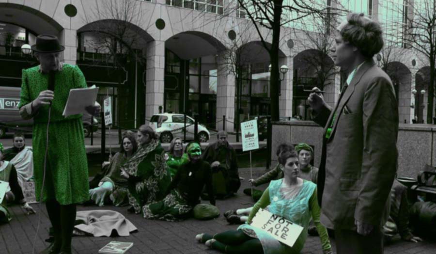 Bob and Roberta Smith at a 'flo'shmob' protesting against the Sale of Old Flo, with Jessica Voorsan