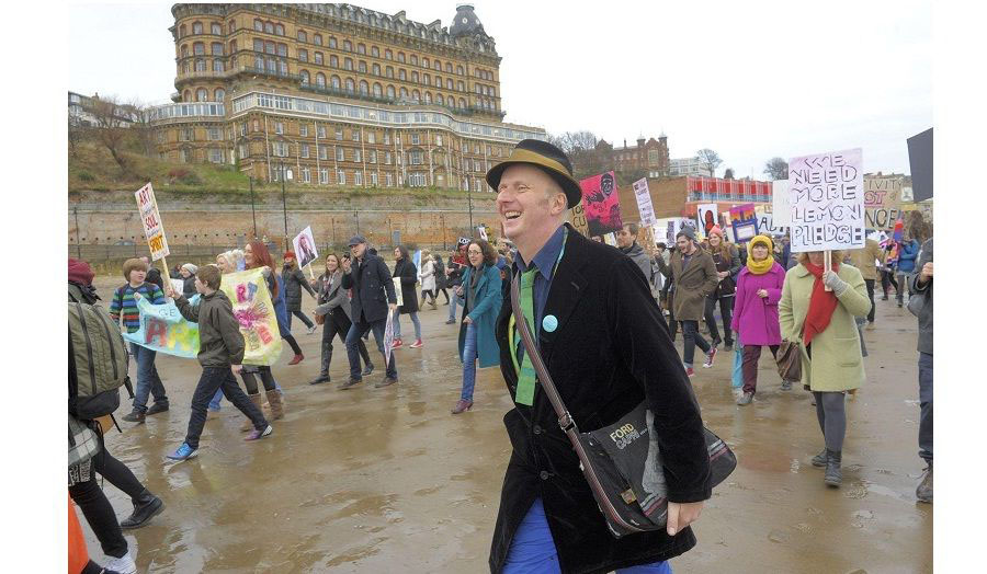 Demo on the beach - The Art Party