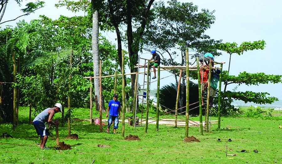 Kuna tribes set out bamboo poles