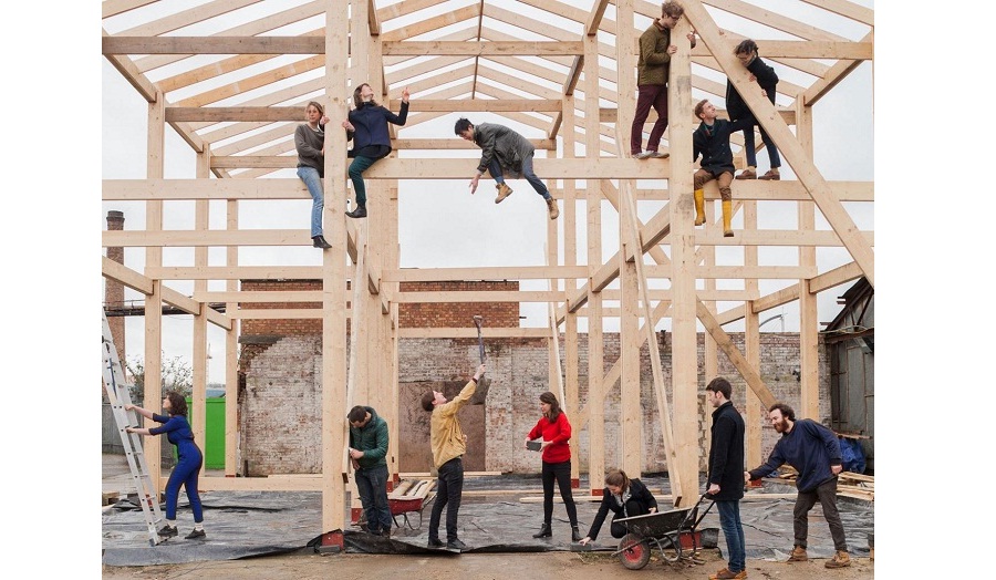 Assemble group climb on a house timber frame