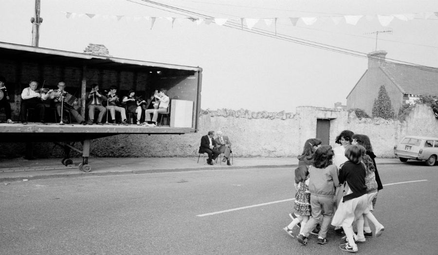 Martin Parr, Easky Fleadh, Ireland, 1982  © Martin Parr/Magnum Photos