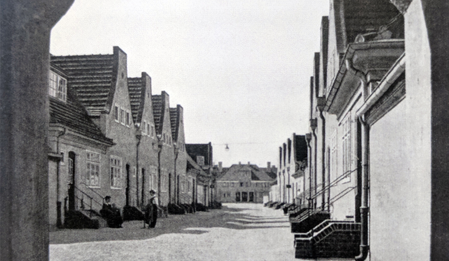 A photo of a Berlin street entitled Gartenstadt Staaken by Paul Schmitthenner. 1931