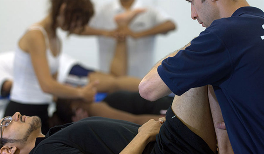 A practical session in the sports therapy clinic