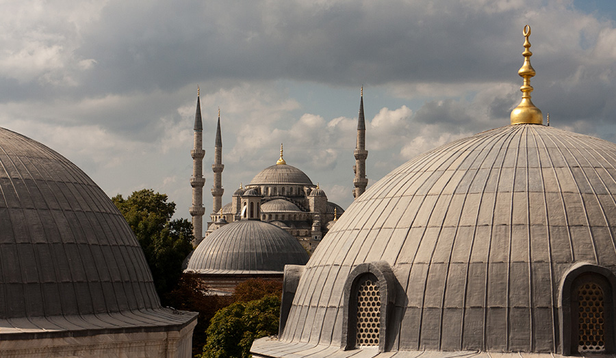 Photograph of the Blue Mosque in turkey