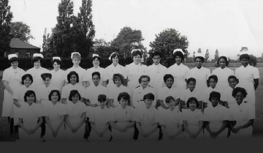 old fashioned photo of nurses