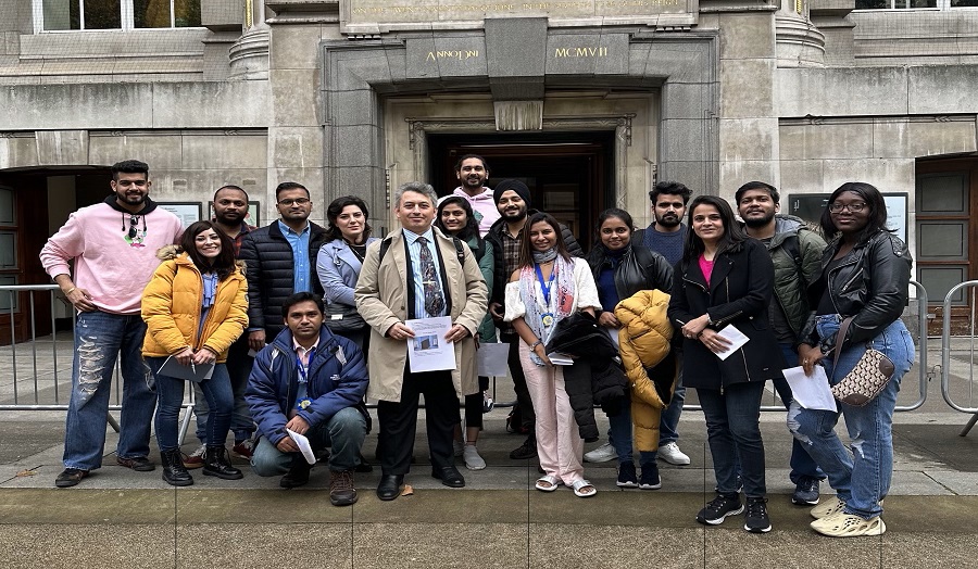 Ioannis Soilemetzidis and students visiting British Museum