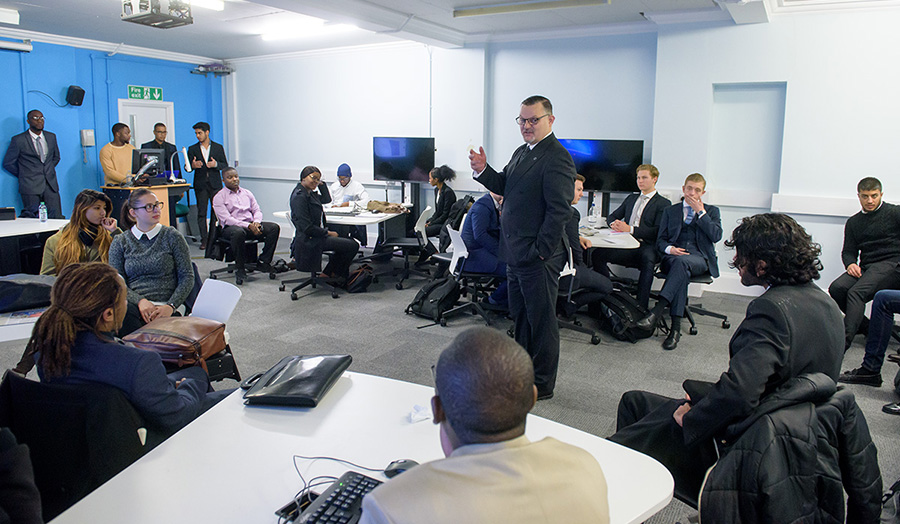 Dr Simon Jones, Dean of GSBL, speaking to Banking and Finance students who delivered presentations to representatives from the Standard Chartered Bank.