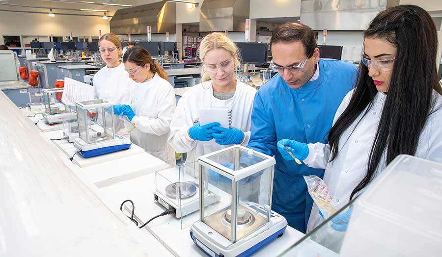 hands-on work in the superlab with lecturer supervision